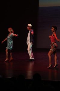 Couple de danseurs en Quick Step au Théâtre Anthéa