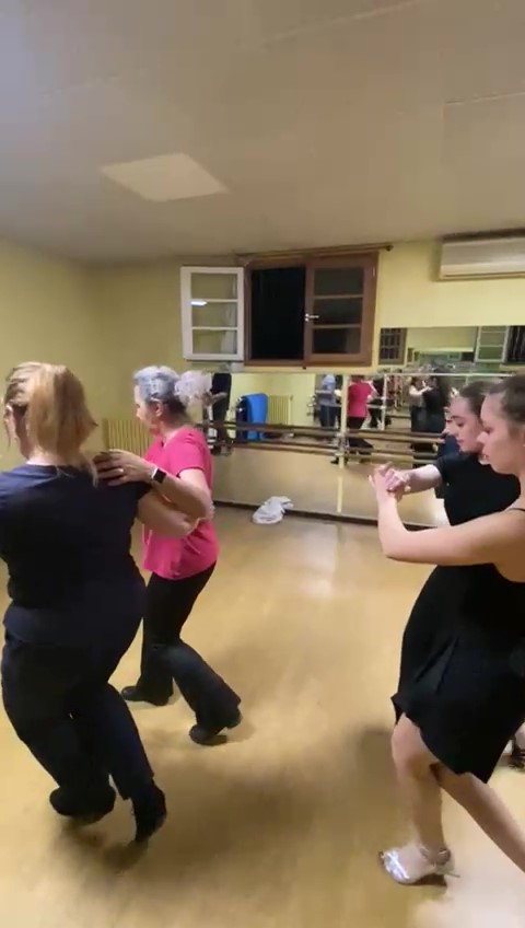Cours de danse de salon à Saint-Laurent-du-Var, dans la salle AGASC